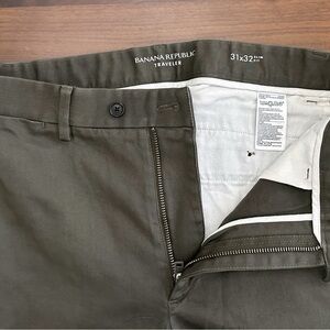 Banana Republic Traveler Green Chinos Classic Style 31x32